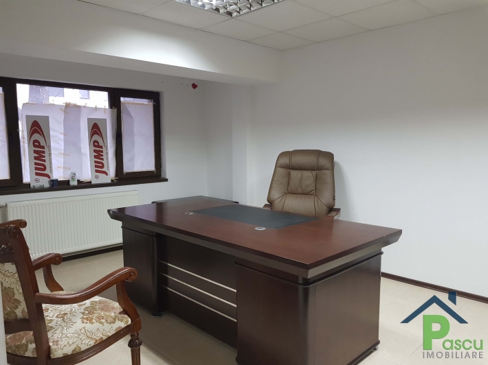 Vanzare apartament 3 camere Slobozia, bd-ul Matei Basarab, parter, stradal, ideal birou, cabinet